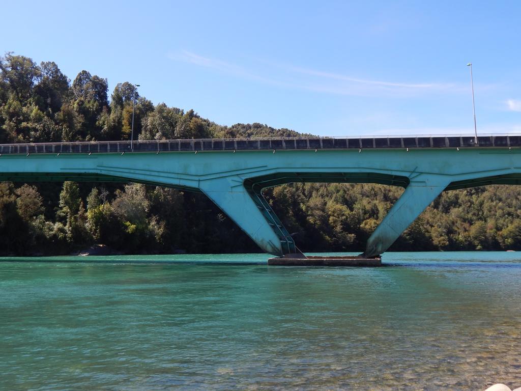 Cabanas Nutrias Patagonicas Puelo River Exterior photo