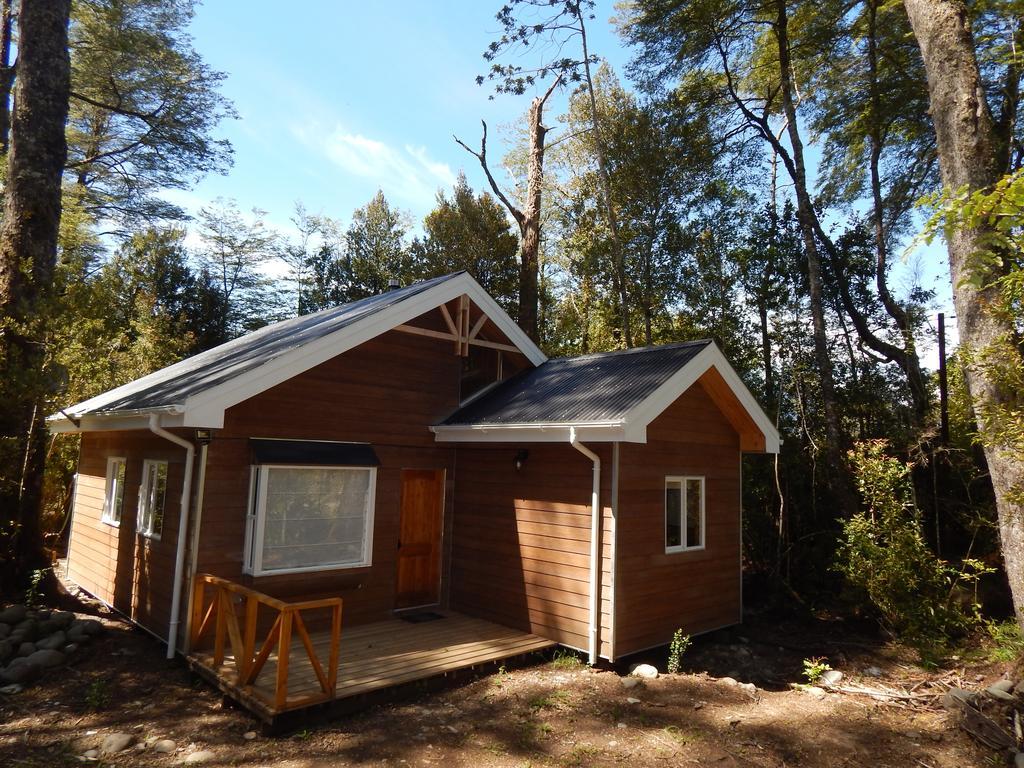 Cabanas Nutrias Patagonicas Puelo River Exterior photo