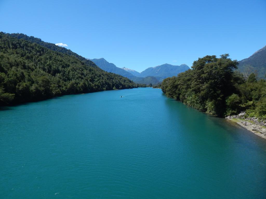 Cabanas Nutrias Patagonicas Puelo River Exterior photo